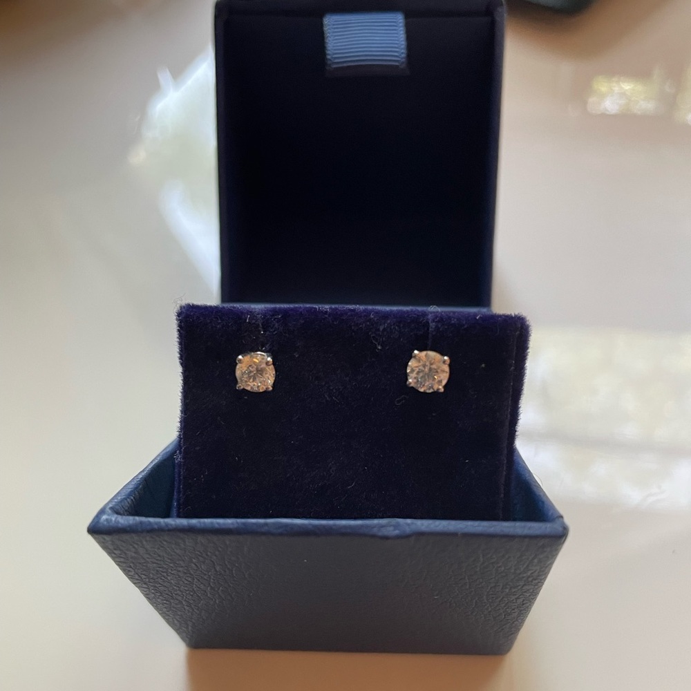 .75 total carat weight diamond stud earrings from Blue Nile